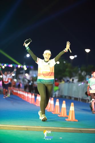 Race photo from PIK NITE RUN 2025