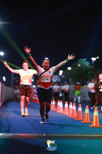 Race photo from PIK NITE RUN 2025