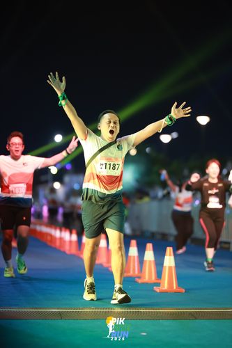 Race photo from PIK NITE RUN 2025