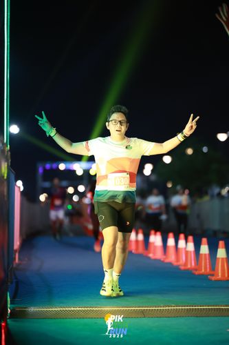 Race photo from PIK NITE RUN 2025