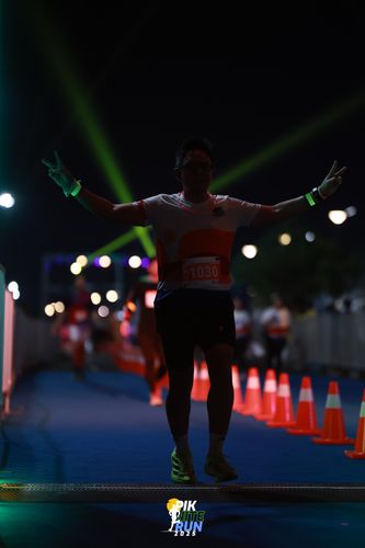 Race photo from PIK NITE RUN 2025