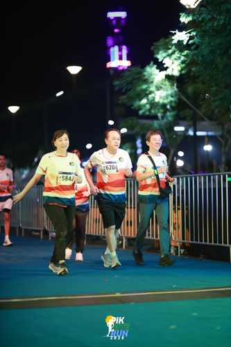 Race photo from PIK NITE RUN 2025