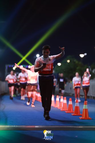 Race photo from PIK NITE RUN 2025