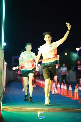 Race photo from PIK NITE RUN 2025