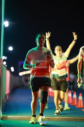 Race photo from PIK NITE RUN 2025