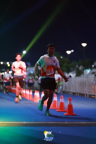 Race photo from PIK NITE RUN 2025