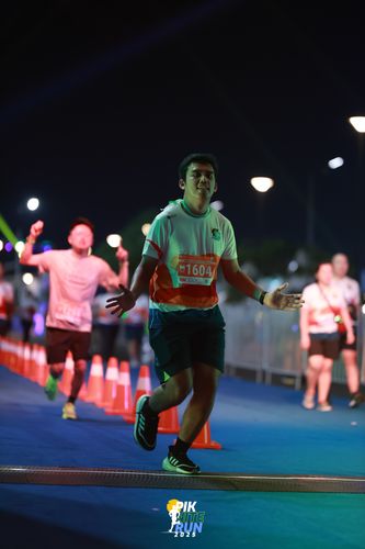 Race photo from PIK NITE RUN 2025