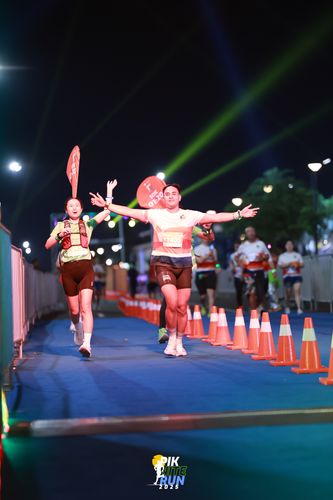 Race photo from PIK NITE RUN 2025