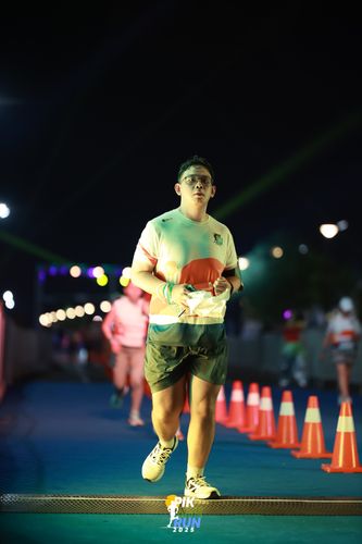 Race photo from PIK NITE RUN 2025