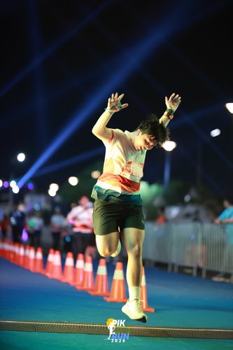 Race photo from PIK NITE RUN 2025