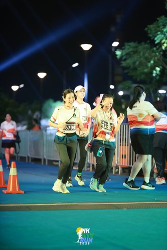 Race photo from PIK NITE RUN 2025
