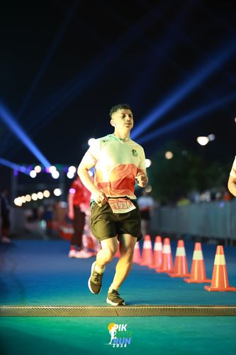 Race photo from PIK NITE RUN 2025