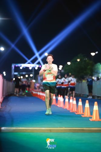 Race photo from PIK NITE RUN 2025