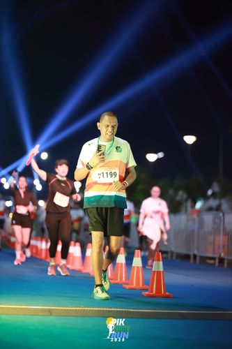 Race photo from PIK NITE RUN 2025