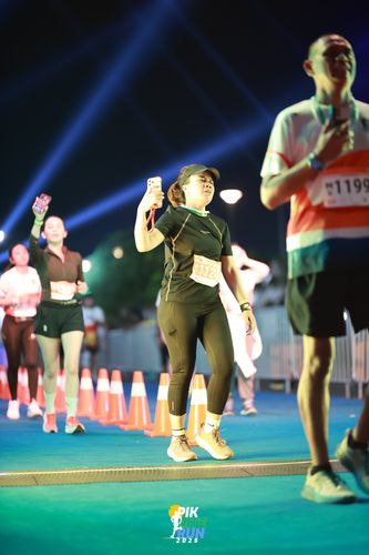 Race photo from PIK NITE RUN 2025