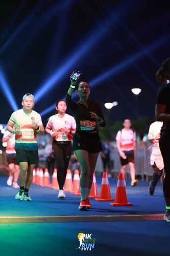 Race photo from PIK NITE RUN 2025