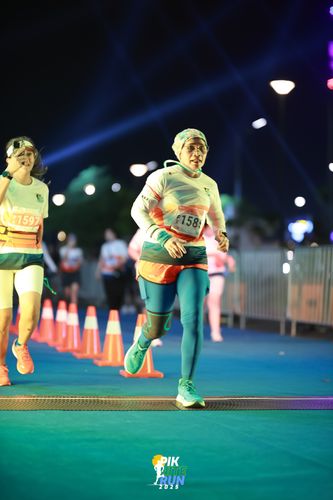 Race photo from PIK NITE RUN 2025