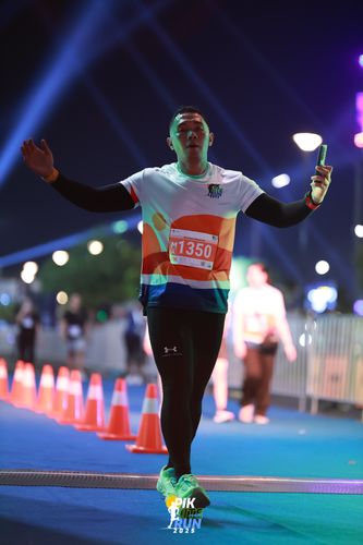Race photo from PIK NITE RUN 2025