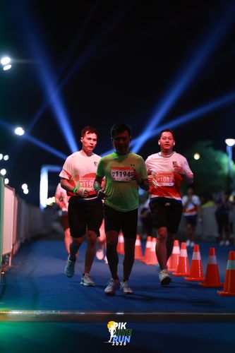 Race photo from PIK NITE RUN 2025
