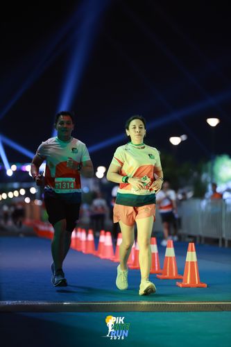 Race photo from PIK NITE RUN 2025