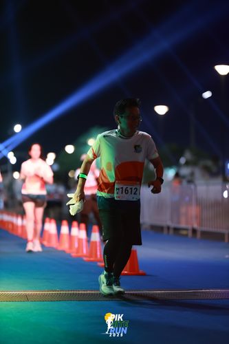 Race photo from PIK NITE RUN 2025
