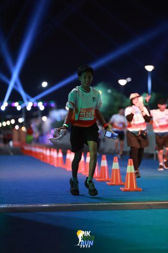 Race photo from PIK NITE RUN 2025