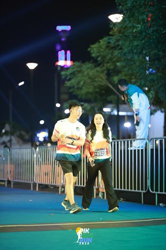 Race photo from PIK NITE RUN 2025