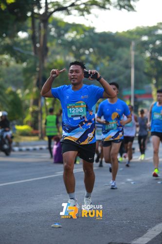 Race photo from Isoplus Run 2024 Surabaya