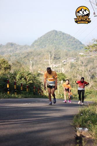 Race photo from Kelud Vertical Challenge 2024