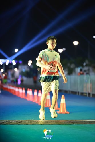 Race photo from PIK NITE RUN 2025