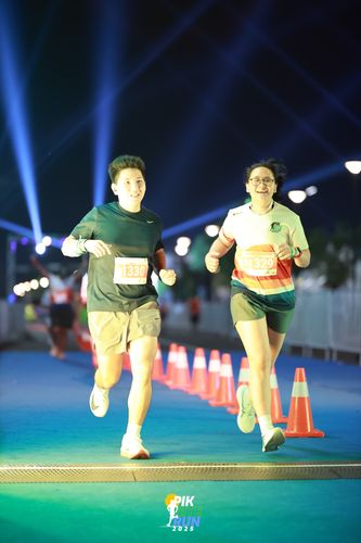 Race photo from PIK NITE RUN 2025