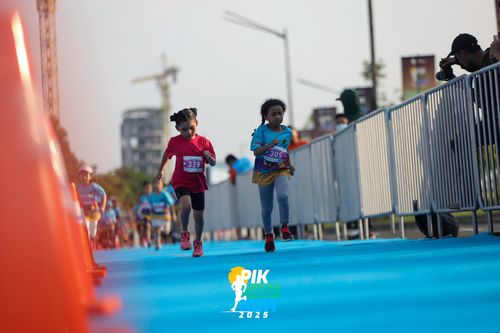 Race photo from PIK NITE RUN 2025