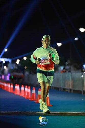 Race photo from PIK NITE RUN 2025