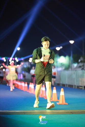 Race photo from PIK NITE RUN 2025