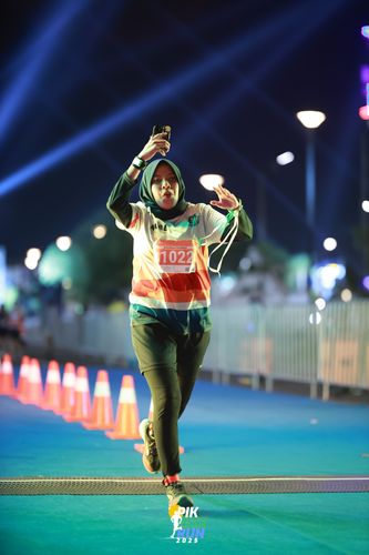Race photo from PIK NITE RUN 2025