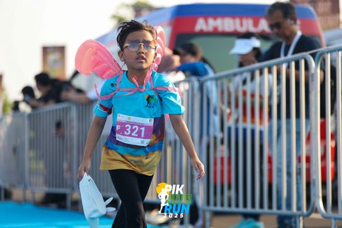 Race photo from PIK NITE RUN 2025