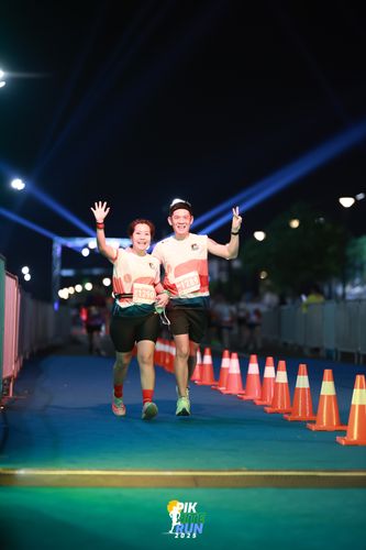 Race photo from PIK NITE RUN 2025