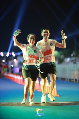 Race photo from PIK NITE RUN 2025