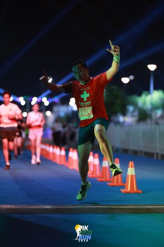 Race photo from PIK NITE RUN 2025