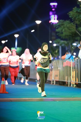 Race photo from PIK NITE RUN 2025