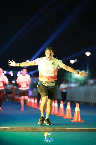 Race photo from PIK NITE RUN 2025