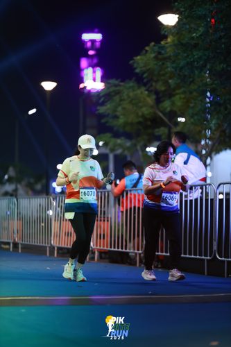 Race photo from PIK NITE RUN 2025