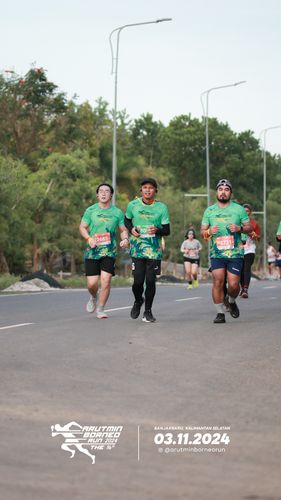 Race photo from Arutmin Borneo Run 2024