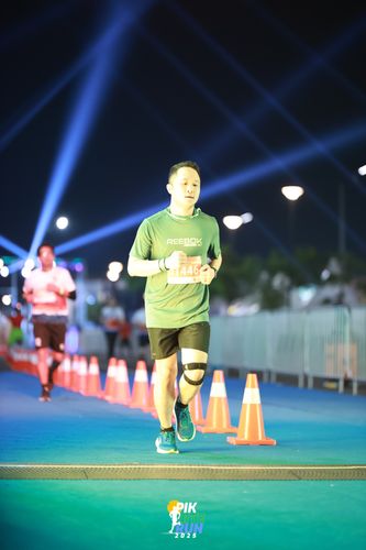 Race photo from PIK NITE RUN 2025