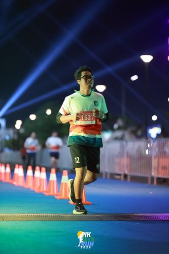 Race photo from PIK NITE RUN 2025