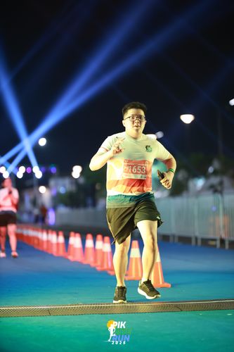 Race photo from PIK NITE RUN 2025