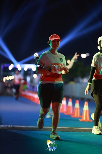 Race photo from PIK NITE RUN 2025