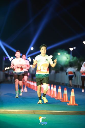 Race photo from PIK NITE RUN 2025