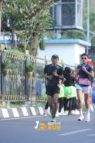 Race photo from Isoplus Run 2024 Surabaya