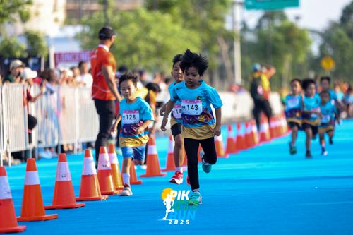 Race photo from PIK NITE RUN 2025